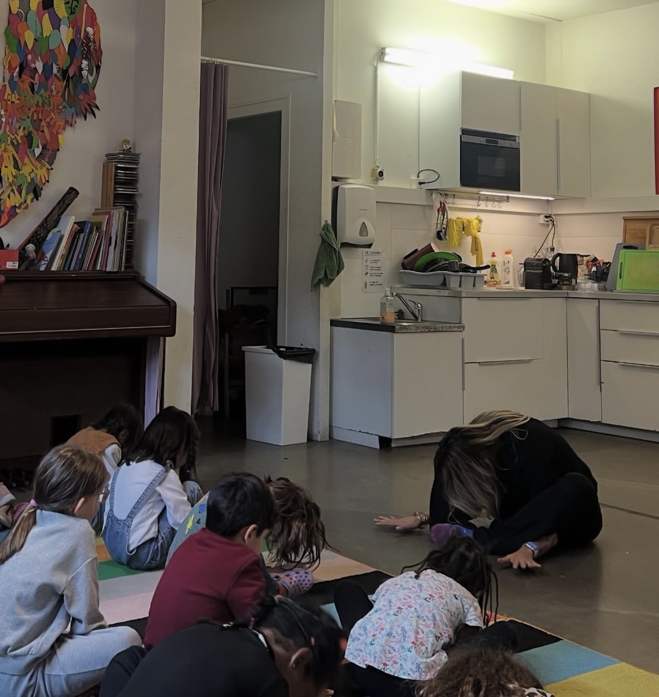 Screenshot Animation atelier en droits de l'enfant, association académie internationale droits de l'enfant AIDDE, classe d'enfants de 9 ans, jeu action deviens un super héros des droits de l'enfant copyright 2022 droits d'auteur sur le jeu, marque et modèle déposés